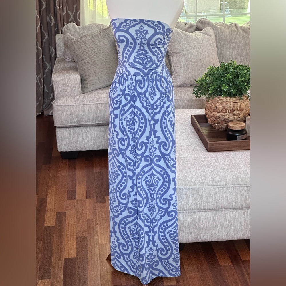 Beautiful Maxi Dress 🦋 - Picture 8 of 14